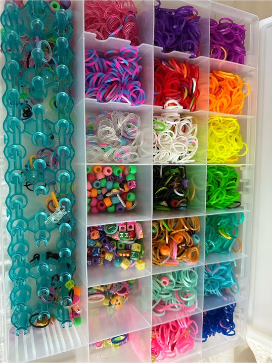 Rainbow Loom Other - Kids Rainbow Jewelry Loom Organizer with Assorted Colored Bands